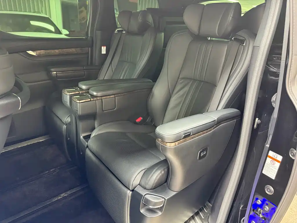 Toyota Alphard 2021 Crown Hybrid 2.5L HV Luxury Version 2022 - thumbnail 18