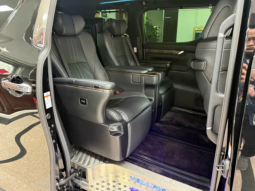 Toyota Alphard 2021 Crown Hybrid 2.5L HV Luxury Version 2022 - thumbnail 25