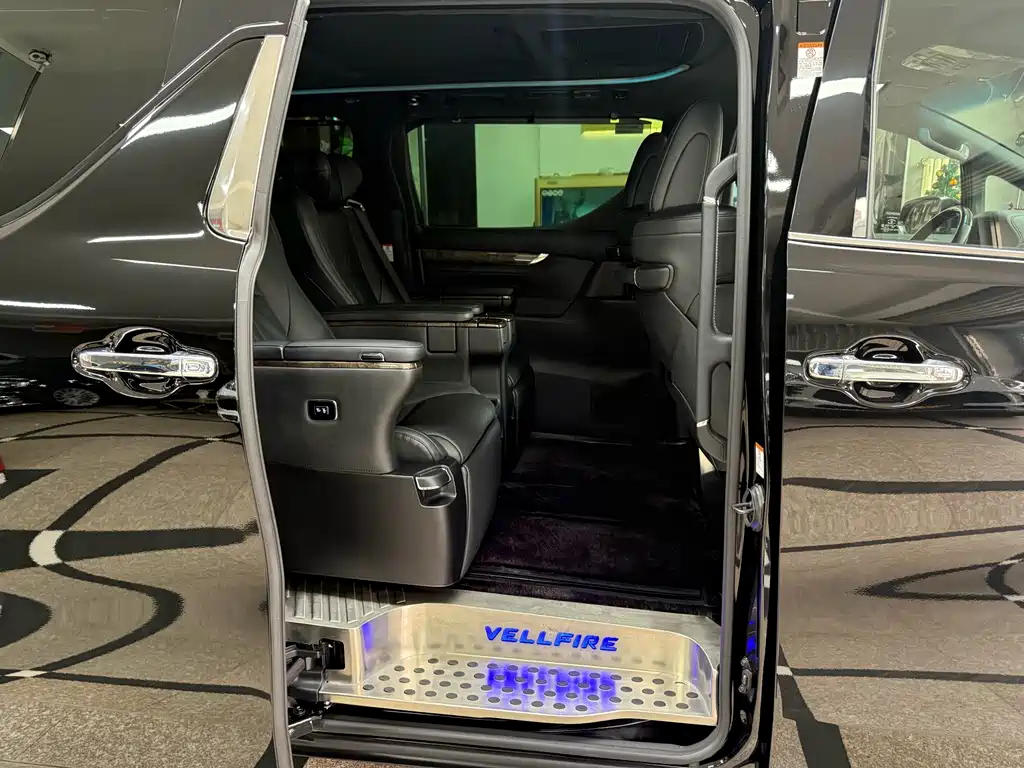 Toyota Alphard 2021 Crown Hybrid 2.5L HV Luxury Version 2022 - thumbnail 26