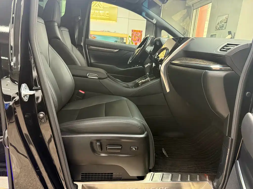 Toyota Alphard 2021 Crown Hybrid 2.5L HV Luxury Version 2022 - thumbnail 28