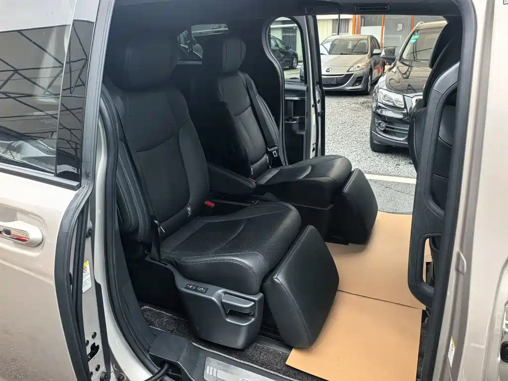 Toyota Toyota Sienna 2021 2.5L Hybrid Limited Premium Edition 2023 - thumbnail 13
