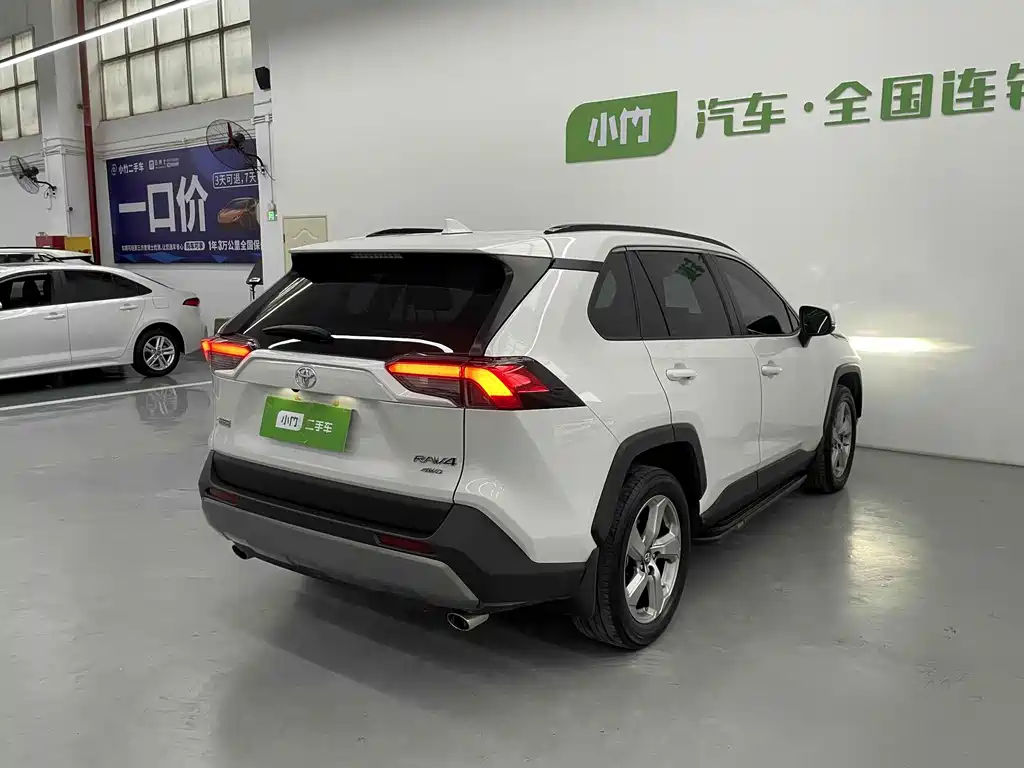 Toyota RAV4 2021 2.0L CVT AWD Fashion Plus Edition 2022 - thumbnail 2