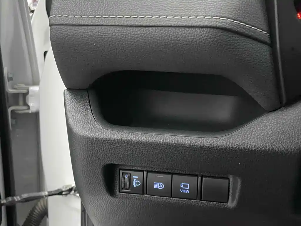 Toyota RAV4 2021 2.0L CVT AWD Fashion Plus Edition 2022 - thumbnail 12