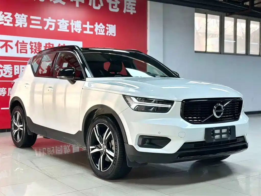 Volvo Volvo XC40 2021 T4 AWD Sport Momentum 2021 - thumbnail 3