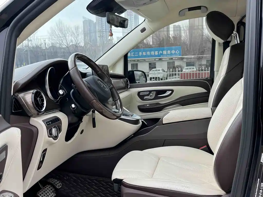 Mercedes-Benz Mercedes-Benz V-Class 2021 V 260 L Long Wheelbase Premium Edition 2023 - thumbnail 4