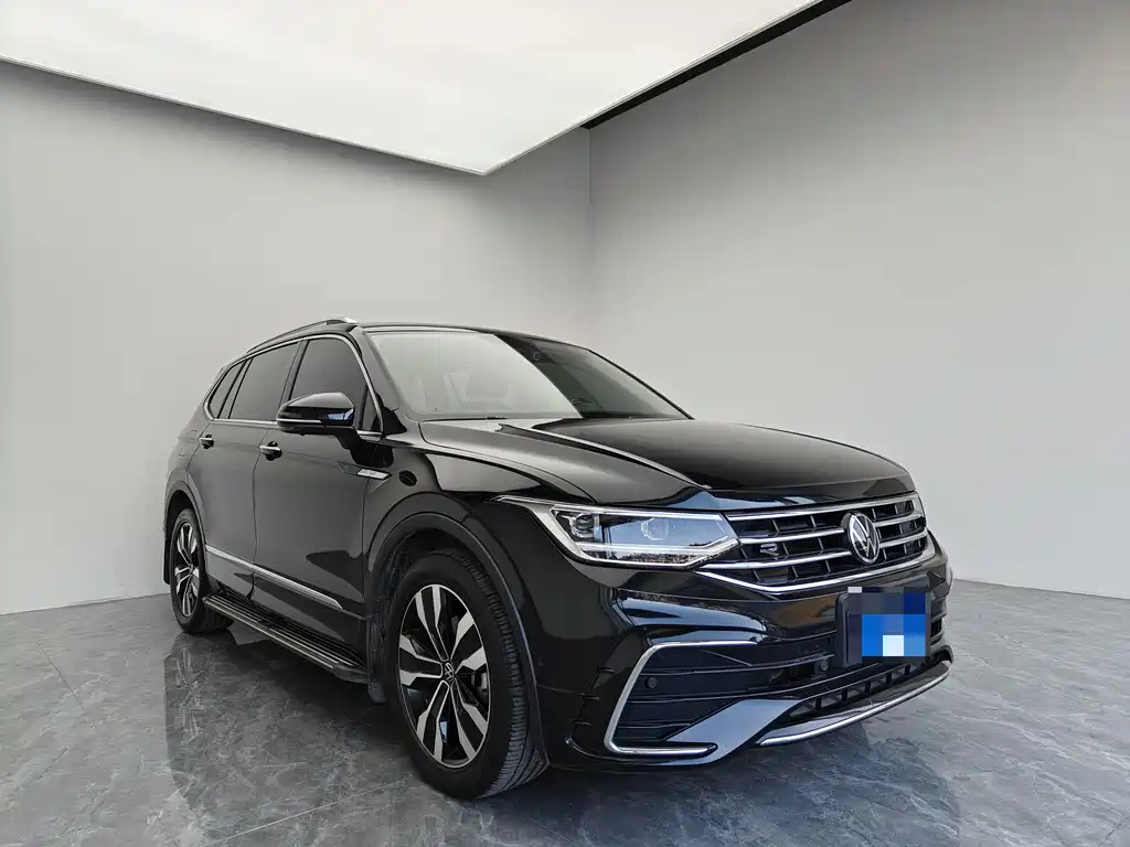 Volkswagen Tiguan L 2023 330TSI Automatic 2WD R-Line Premium Edition 2024 - thumbnail 3