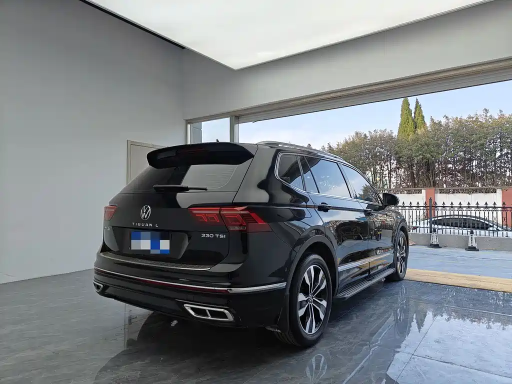 Volkswagen Tiguan L 2023 330TSI Automatic 2WD R-Line Premium Edition 2024 - thumbnail 4
