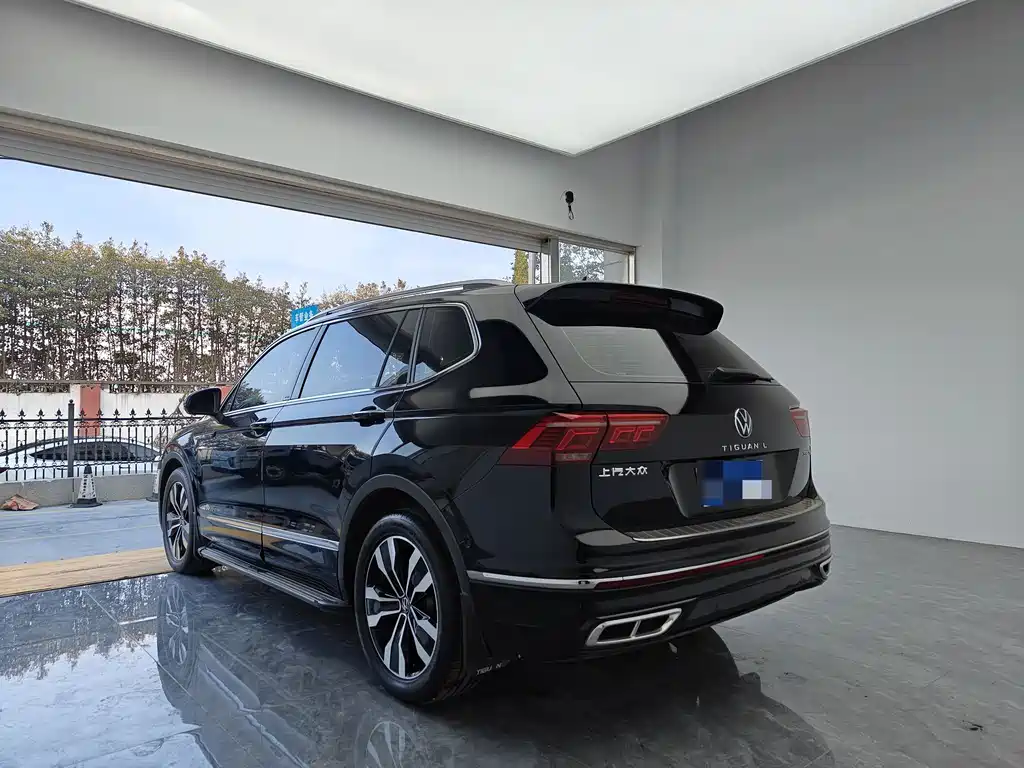 Volkswagen Tiguan L 2023 330TSI Automatic 2WD R-Line Premium Edition 2024 - thumbnail 6