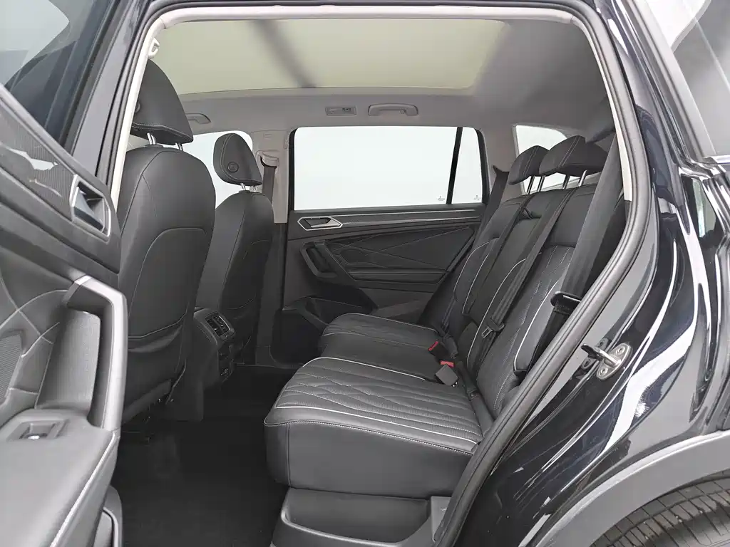 Volkswagen Tiguan L 2023 330TSI Automatic 2WD R-Line Premium Edition 2024 - thumbnail 11