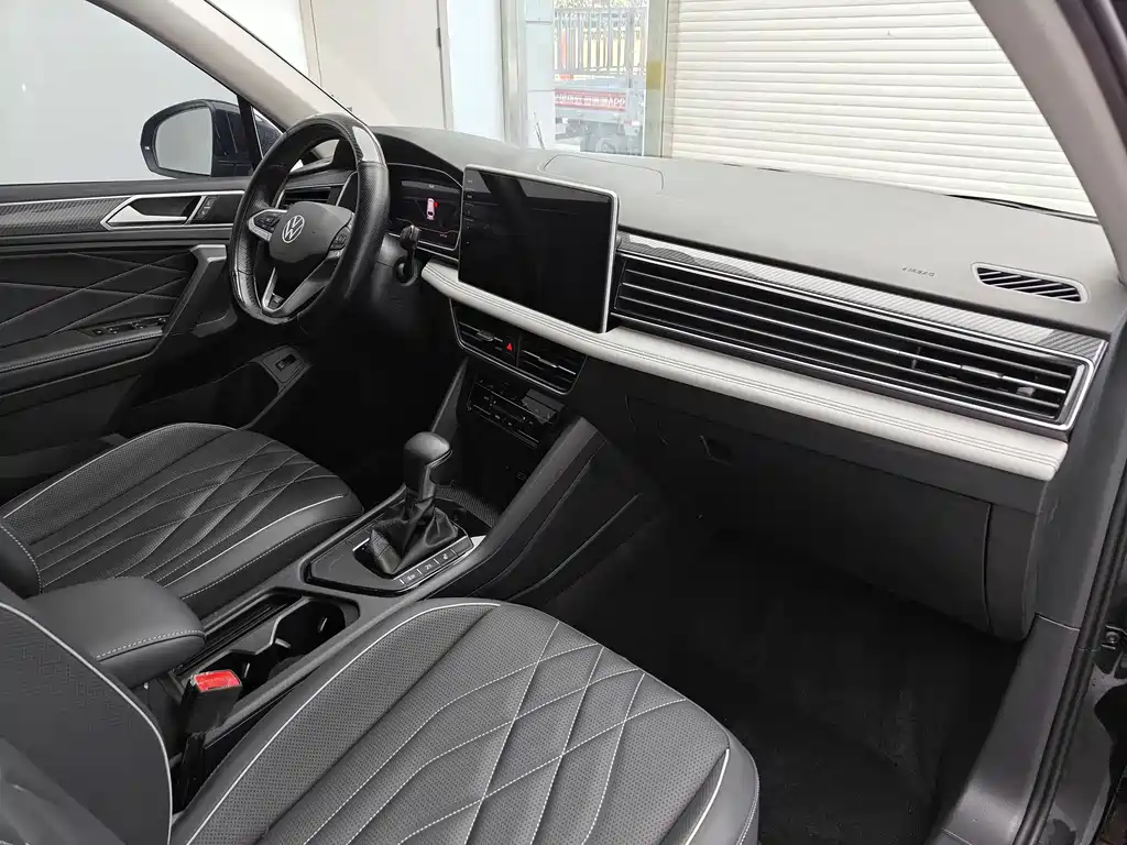 Volkswagen Tiguan L 2023 330TSI Automatic 2WD R-Line Premium Edition 2024 - thumbnail 14
