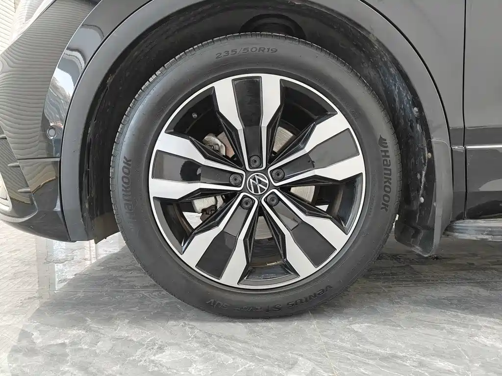 Volkswagen Tiguan L 2023 330TSI Automatic 2WD R-Line Premium Edition 2024 - thumbnail 17