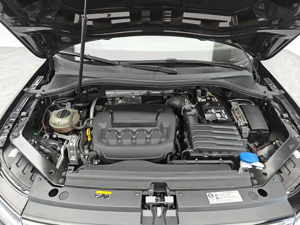 Volkswagen Tiguan L 2023 330TSI Automatic 2WD R-Line Premium Edition 2024 - thumbnail 19