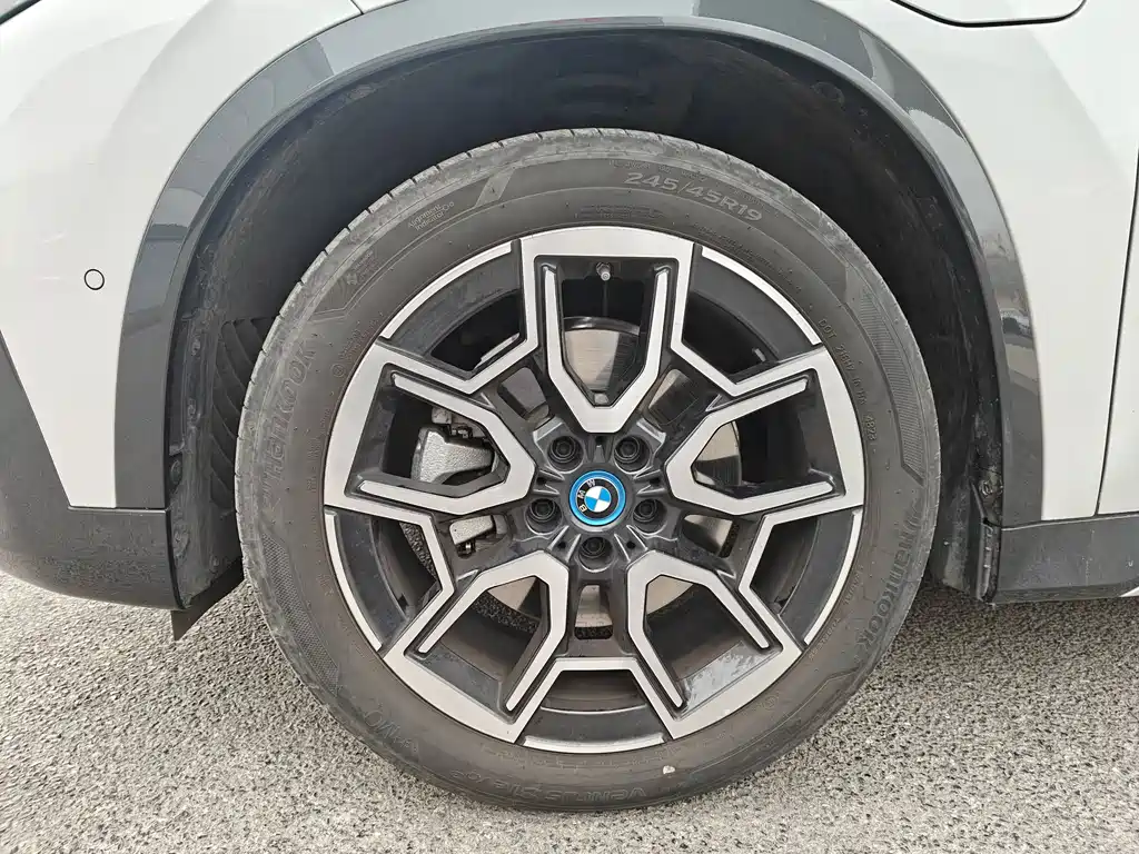 BMW BMW iX1 2025 xDrive30L X Design Package 2025 - thumbnail 2