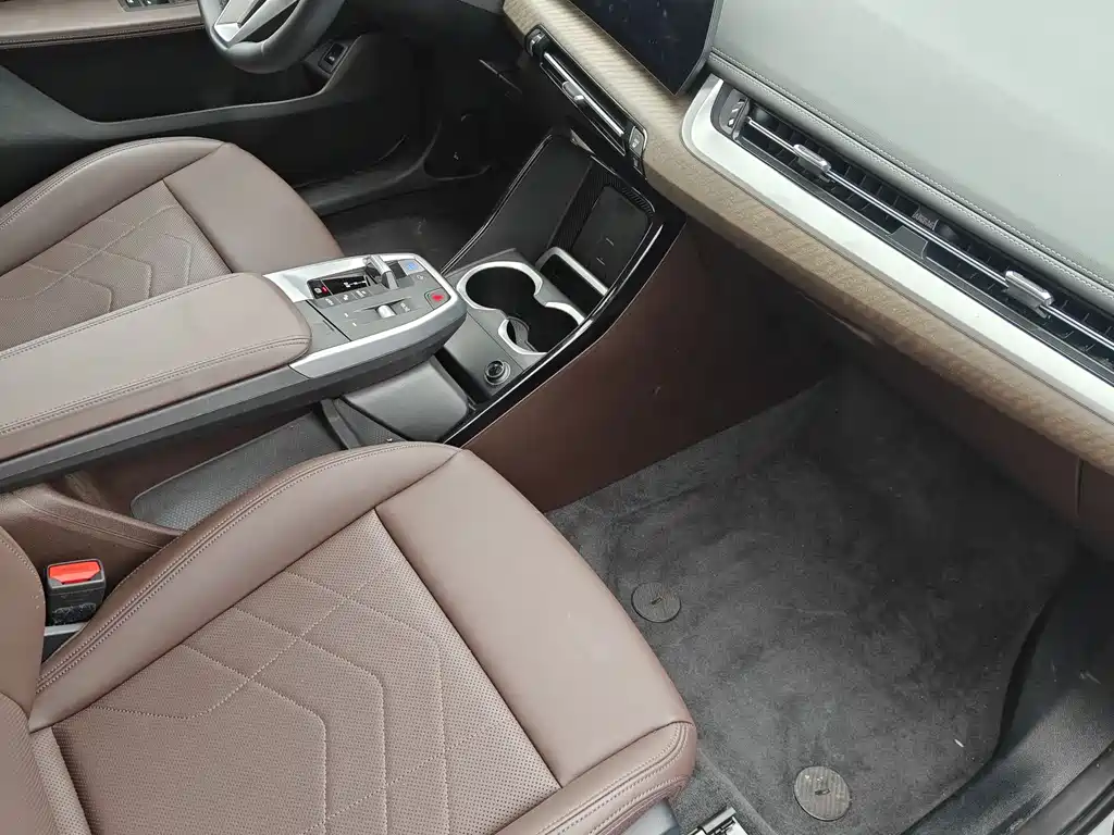 BMW BMW iX1 2025 xDrive30L X Design Package 2025 - thumbnail 4