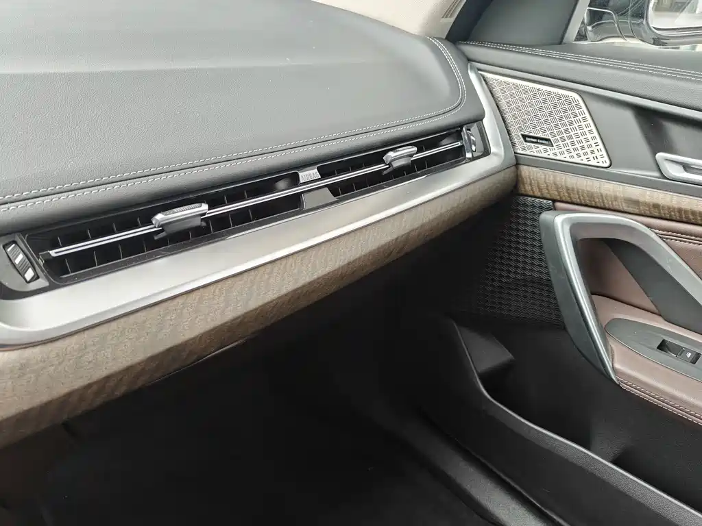 BMW BMW iX1 2025 xDrive30L X Design Package 2025 - thumbnail 7