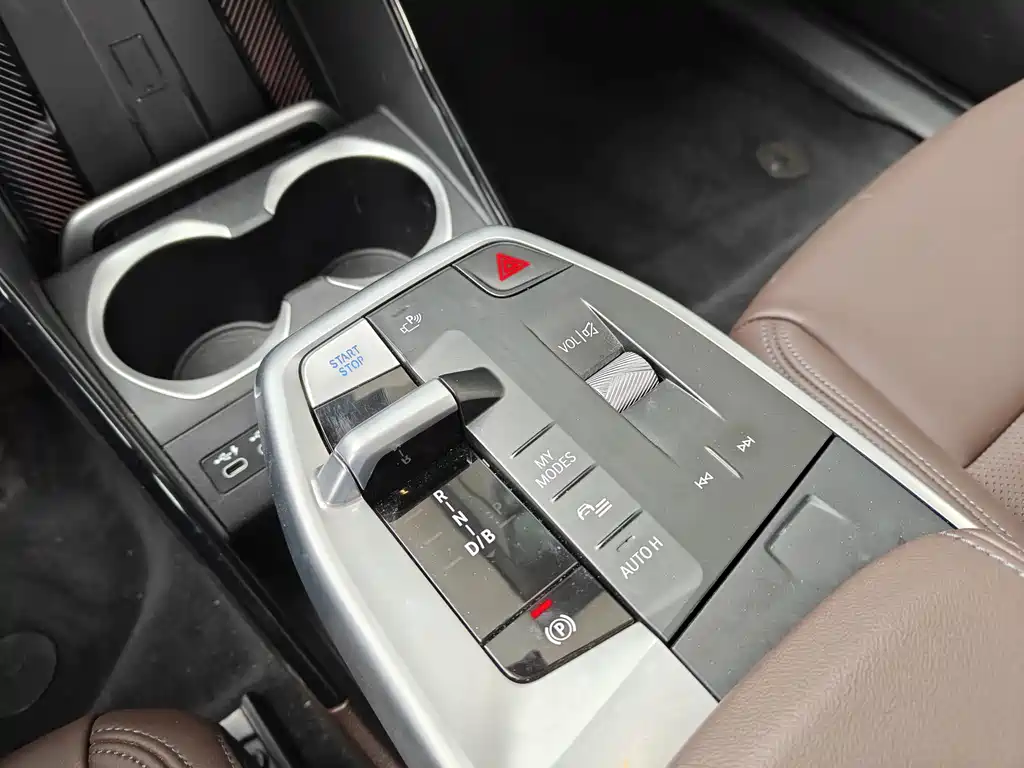 BMW BMW iX1 2025 xDrive30L X Design Package 2025 - thumbnail 9