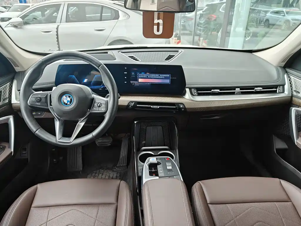BMW BMW iX1 2025 xDrive30L X Design Package 2025 - thumbnail 11