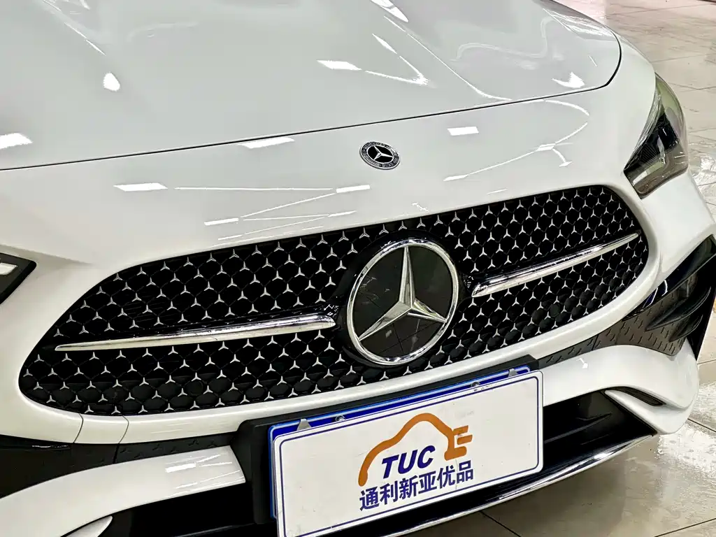 Mercedes-Benz Mercedes-Benz CLE 260 Coupe 2025 2025 - thumbnail 4