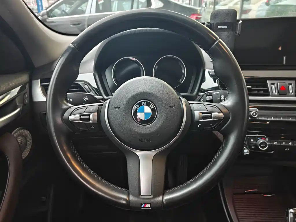 BMW BMW X1 2022 sDrive25Li Leading Edition 2023 - thumbnail 11