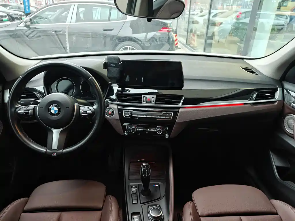 BMW BMW X1 2022 sDrive25Li Leading Edition 2023 - thumbnail 12