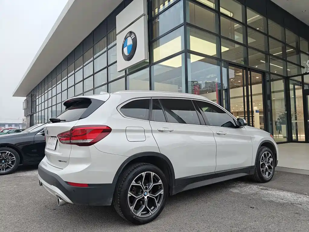 BMW BMW X1 2022 sDrive25Li Leading Edition 2023 - thumbnail 13