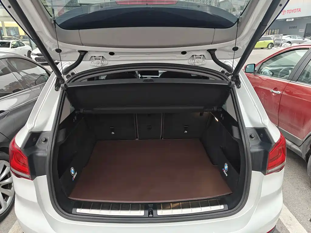 BMW BMW X1 2022 sDrive25Li Leading Edition 2023 - thumbnail 17
