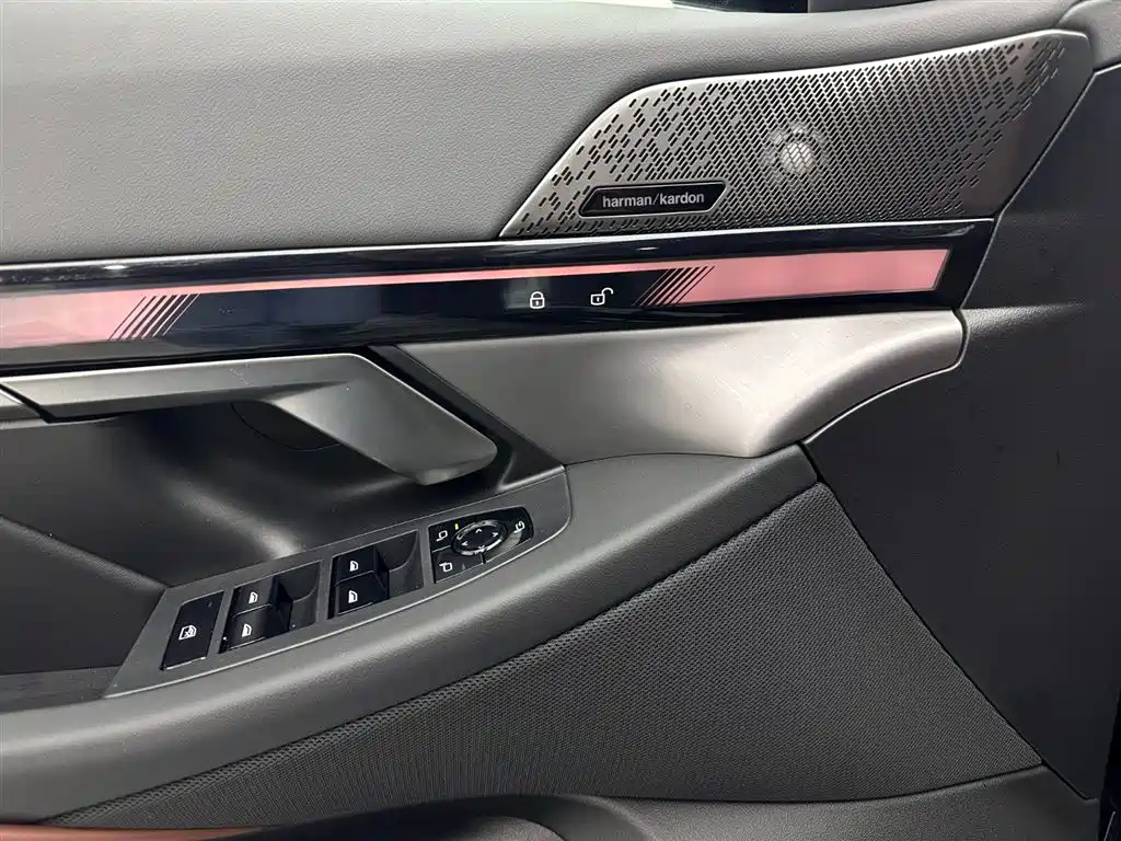 BMW BMW i5 2025 eDrive 40L M Sport Package 2025 - thumbnail 24