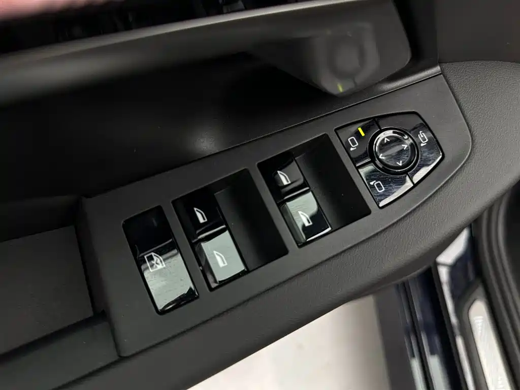 BMW BMW i5 2025 eDrive 40L M Sport Package 2025 - thumbnail 25