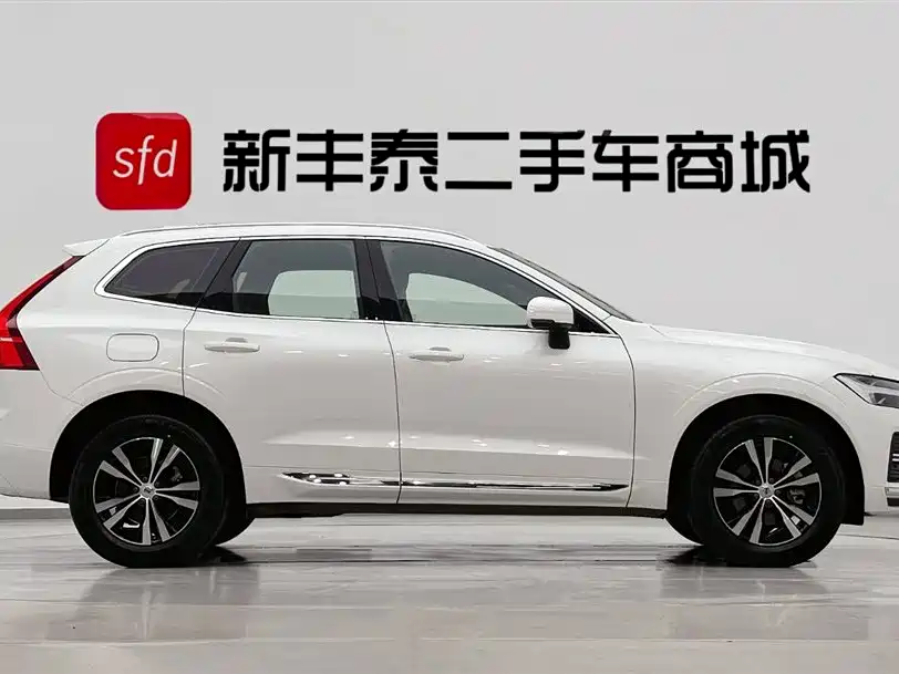 Volvo Volvo XC60 2024 B5 AWD Momentum Luxury Edition 2024 - thumbnail 3