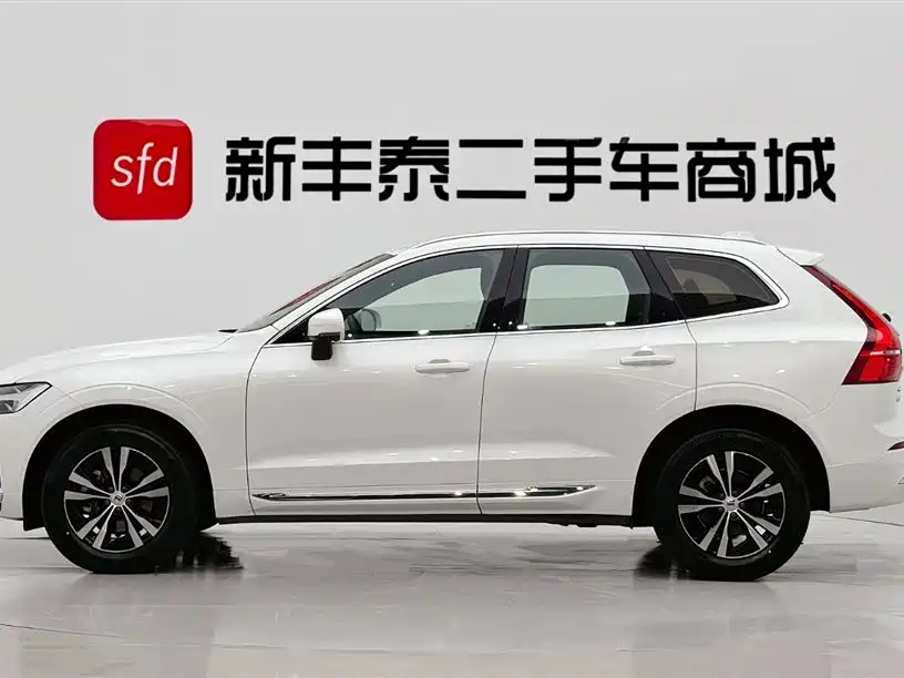 Volvo Volvo XC60 2024 B5 AWD Momentum Luxury Edition 2024 - thumbnail 4