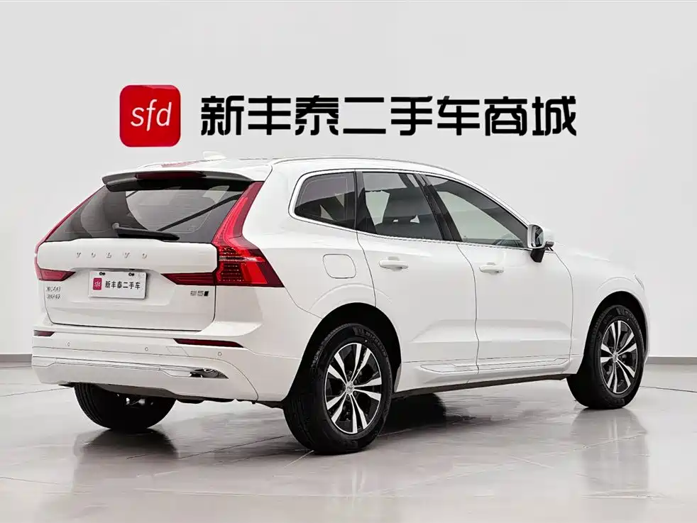Volvo Volvo XC60 2024 B5 AWD Momentum Luxury Edition 2024 - thumbnail 5