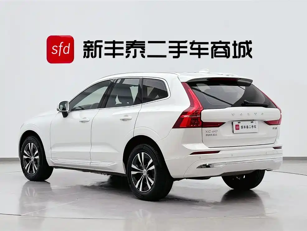 Volvo Volvo XC60 2024 B5 AWD Momentum Luxury Edition 2024 - thumbnail 6