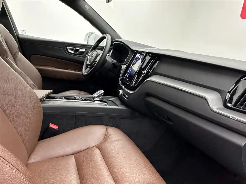Volvo Volvo XC60 2024 B5 AWD Momentum Luxury Edition 2024 - thumbnail 16
