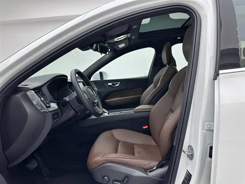 Volvo Volvo XC60 2024 B5 AWD Momentum Luxury Edition 2024 - thumbnail 18