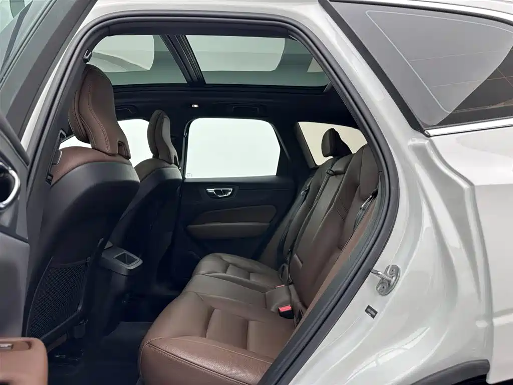 Volvo Volvo XC60 2024 B5 AWD Momentum Luxury Edition 2024 - thumbnail 19