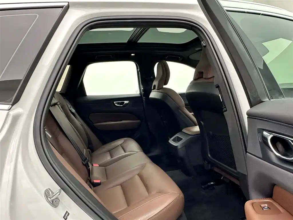 Volvo Volvo XC60 2024 B5 AWD Momentum Luxury Edition 2024 - thumbnail 21