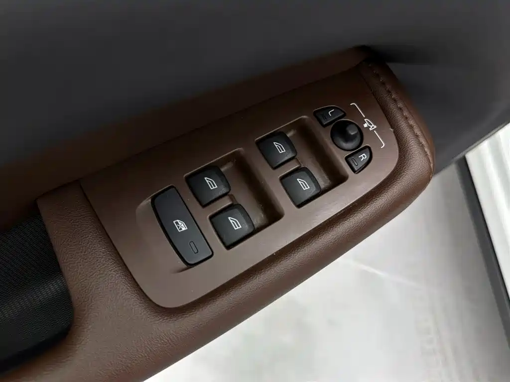 Volvo Volvo XC60 2024 B5 AWD Momentum Luxury Edition 2024 - thumbnail 24