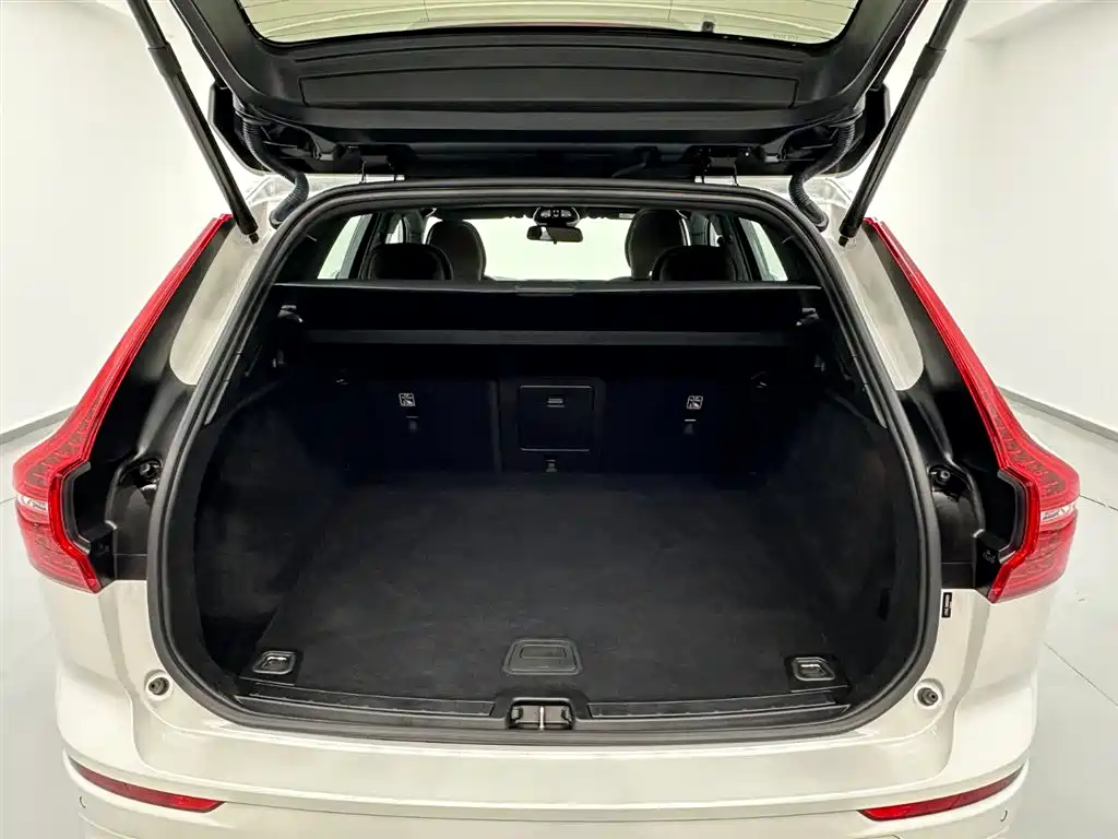 Volvo Volvo XC60 2024 B5 AWD Momentum Luxury Edition 2024 - thumbnail 25