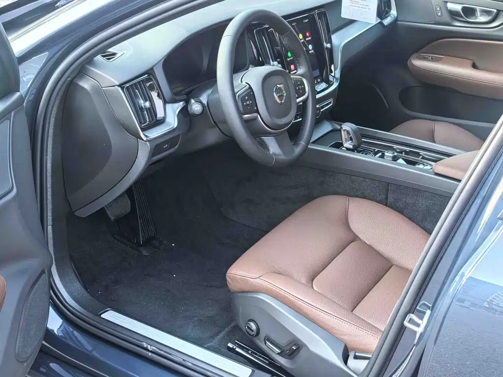 Volvo Volvo S60 2026 B4 Comfort Luxury Edition 2026 - thumbnail 3