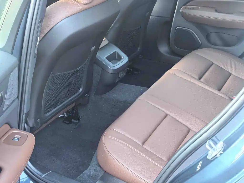 Volvo Volvo S60 2026 B4 Comfort Luxury Edition 2026 - thumbnail 4