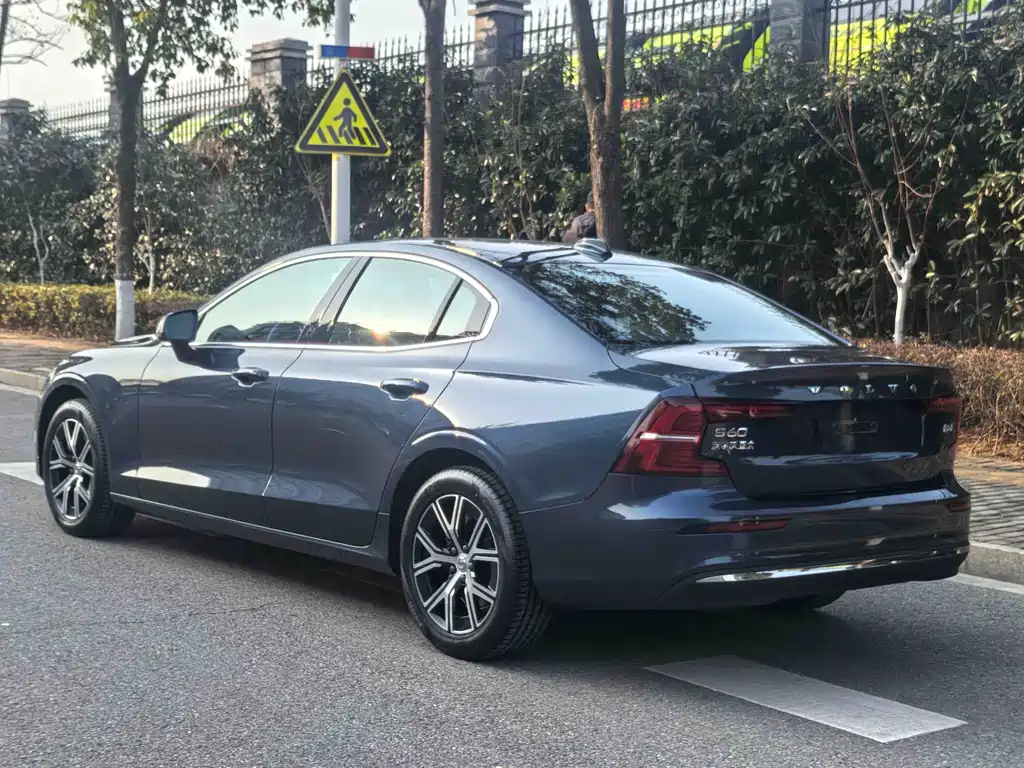 Volvo Volvo S60 2026 B4 Comfort Luxury Edition 2026 - thumbnail 5