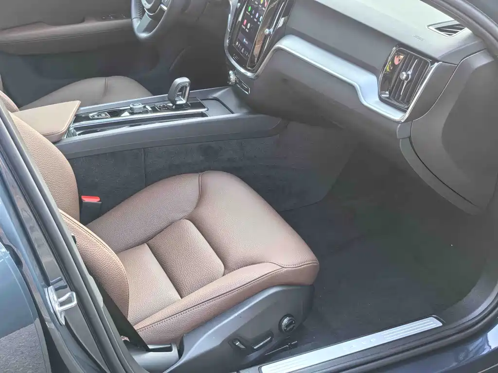 Volvo Volvo S60 2026 B4 Comfort Luxury Edition 2026 - thumbnail 9