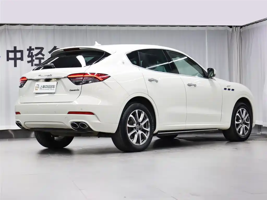 Maserati Maserati Levante 2022 2.0T GT锋芒版  Note: The "锋芒版" (Fengmang Edition) is a specific trim level that may not have an exact international equivalent name, but the core model is the Maserati Levante 2022 2.0T GT. 2022 - thumbnail 3