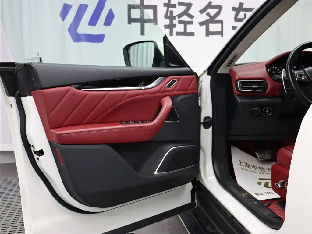 Maserati Maserati Levante 2022 2.0T GT锋芒版  Note: The "锋芒版" (Fengmang Edition) is a specific trim level that may not have an exact international equivalent name, but the core model is the Maserati Levante 2022 2.0T GT. 2022 - thumbnail 5