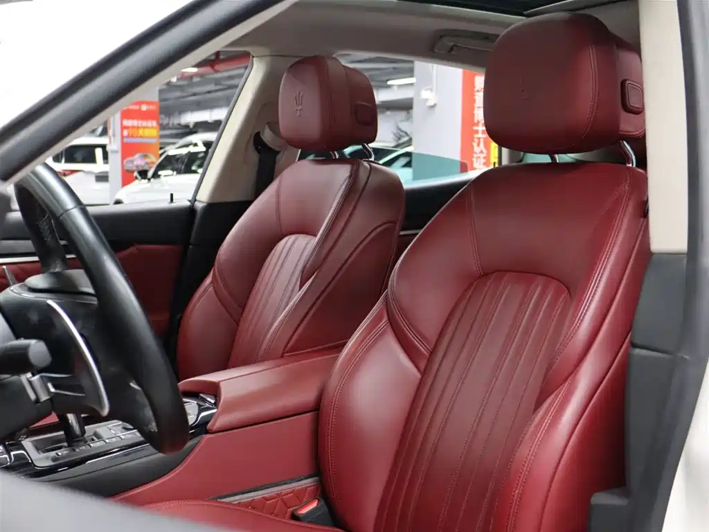 Maserati Maserati Levante 2022 2.0T GT锋芒版  Note: The "锋芒版" (Fengmang Edition) is a specific trim level that may not have an exact international equivalent name, but the core model is the Maserati Levante 2022 2.0T GT. 2022 - thumbnail 9