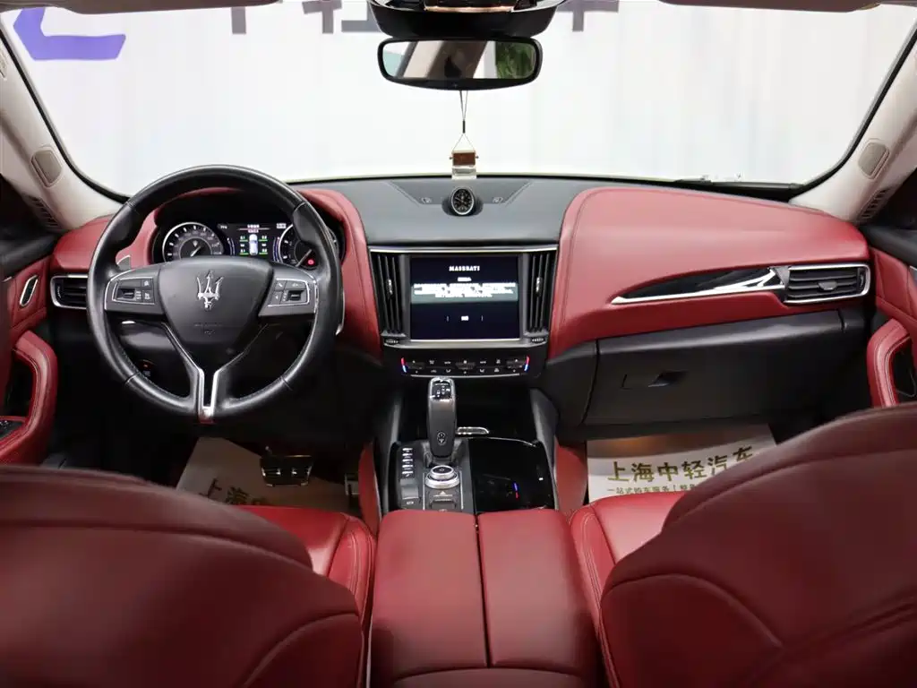 Maserati Maserati Levante 2022 2.0T GT锋芒版  Note: The "锋芒版" (Fengmang Edition) is a specific trim level that may not have an exact international equivalent name, but the core model is the Maserati Levante 2022 2.0T GT. 2022 - thumbnail 11