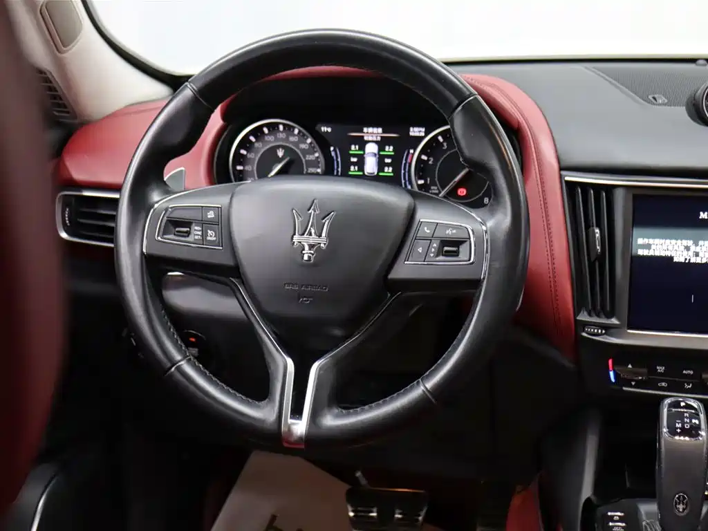 Maserati Maserati Levante 2022 2.0T GT锋芒版  Note: The "锋芒版" (Fengmang Edition) is a specific trim level that may not have an exact international equivalent name, but the core model is the Maserati Levante 2022 2.0T GT. 2022 - thumbnail 12
