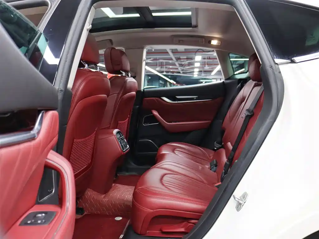 Maserati Maserati Levante 2022 2.0T GT锋芒版  Note: The "锋芒版" (Fengmang Edition) is a specific trim level that may not have an exact international equivalent name, but the core model is the Maserati Levante 2022 2.0T GT. 2022 - thumbnail 18