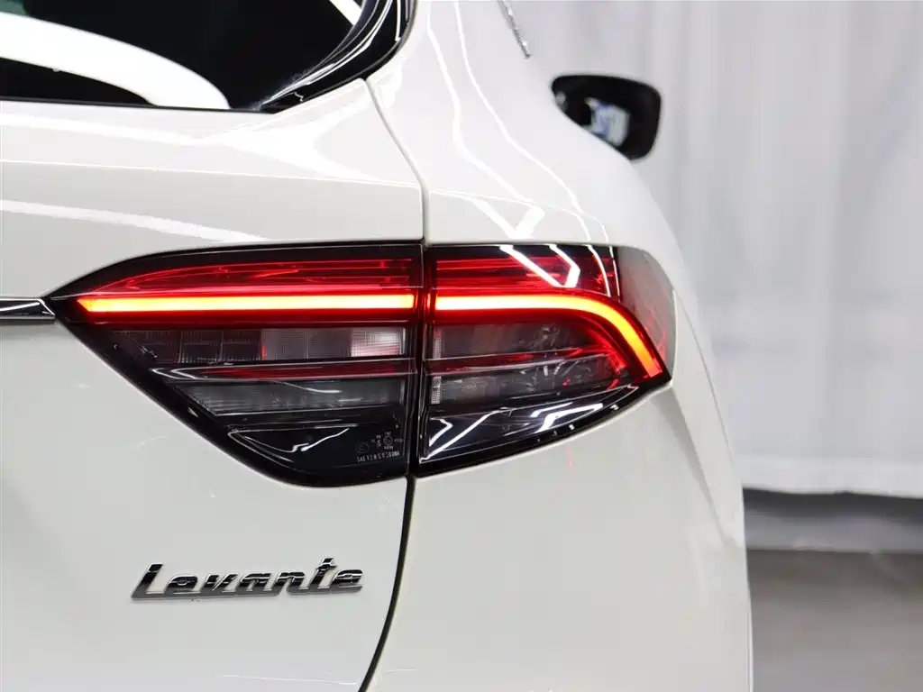 Maserati Maserati Levante 2022 2.0T GT锋芒版  Note: The "锋芒版" (Fengmang Edition) is a specific trim level that may not have an exact international equivalent name, but the core model is the Maserati Levante 2022 2.0T GT. 2022 - thumbnail 23