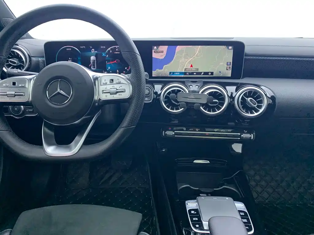 Mercedes-Benz Mercedes-Benz A-Class 2020 A 200 L Sport Sedan 2020 - thumbnail 23